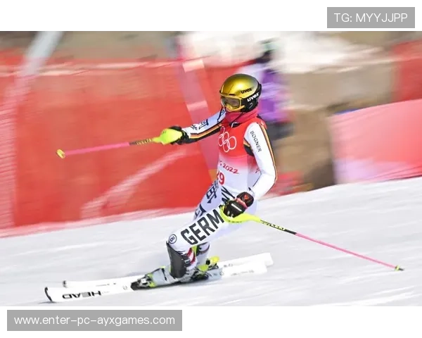 冬奥滑雪大回转选手节奏极稳 冬奥滑雪大回转选手节奏极稳